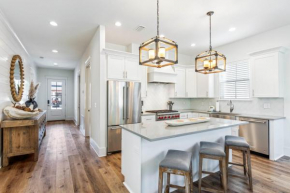 Walk to Beach-Gulf Place! Private Pool, Grill and Bikes! New Rental!